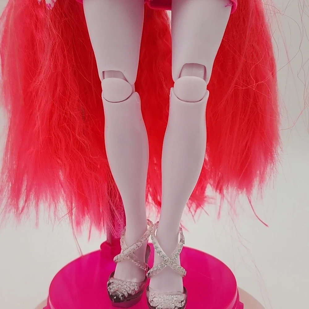 Shadow High Rainbow Vision  Mara‎ Pinkett Doll with Pink Hair and Outfit